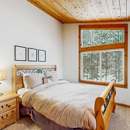 Inviting, Comfortable Mountain Home